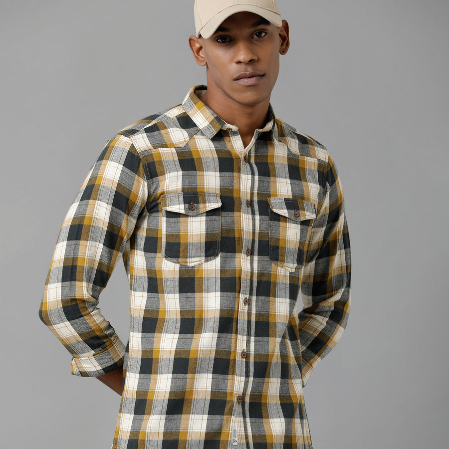 Men Checked Slim Fit Casual Shirt