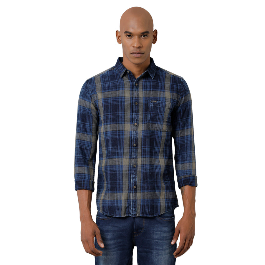 Men Checked Slim Fit Casual Shirt