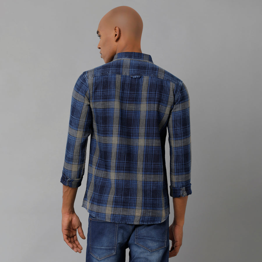 Men Checked Slim Fit Casual Shirt