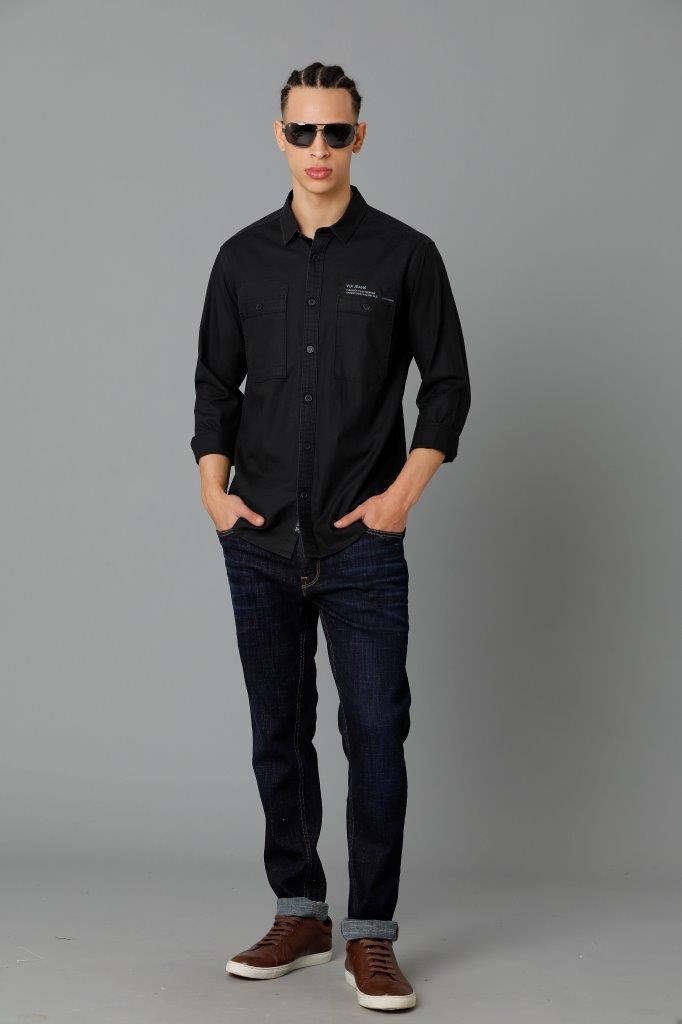 Men Solid Slim Fit Casual Shirt