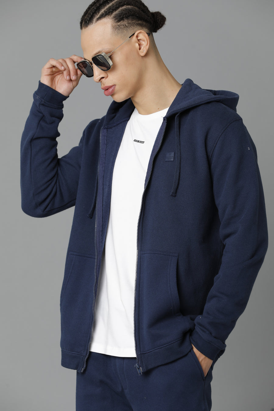 Men Solid Regular Fit Casual Sweatshirt