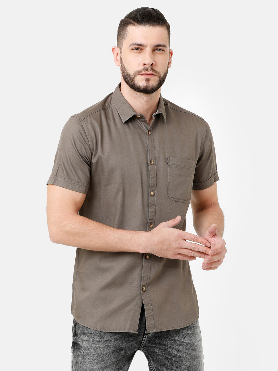 Men Solid Slim Fit Casual Shirt