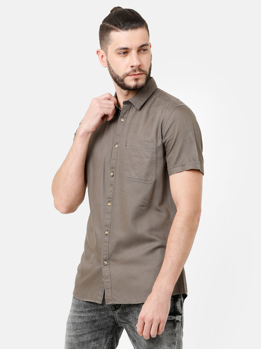 Men Solid Slim Fit Casual Shirt