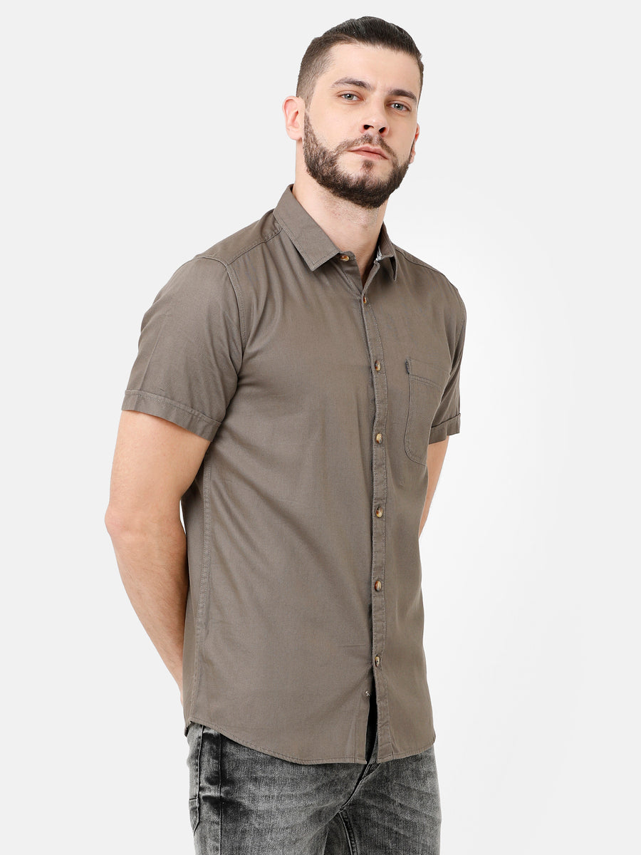 Men Solid Slim Fit Casual Shirt