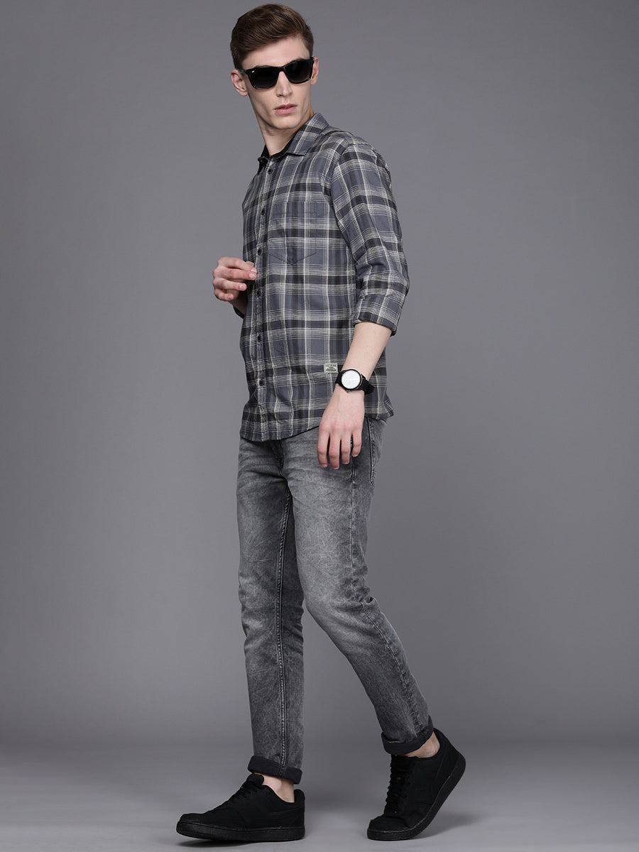 Men Checked Slim Fit Casual Shirt