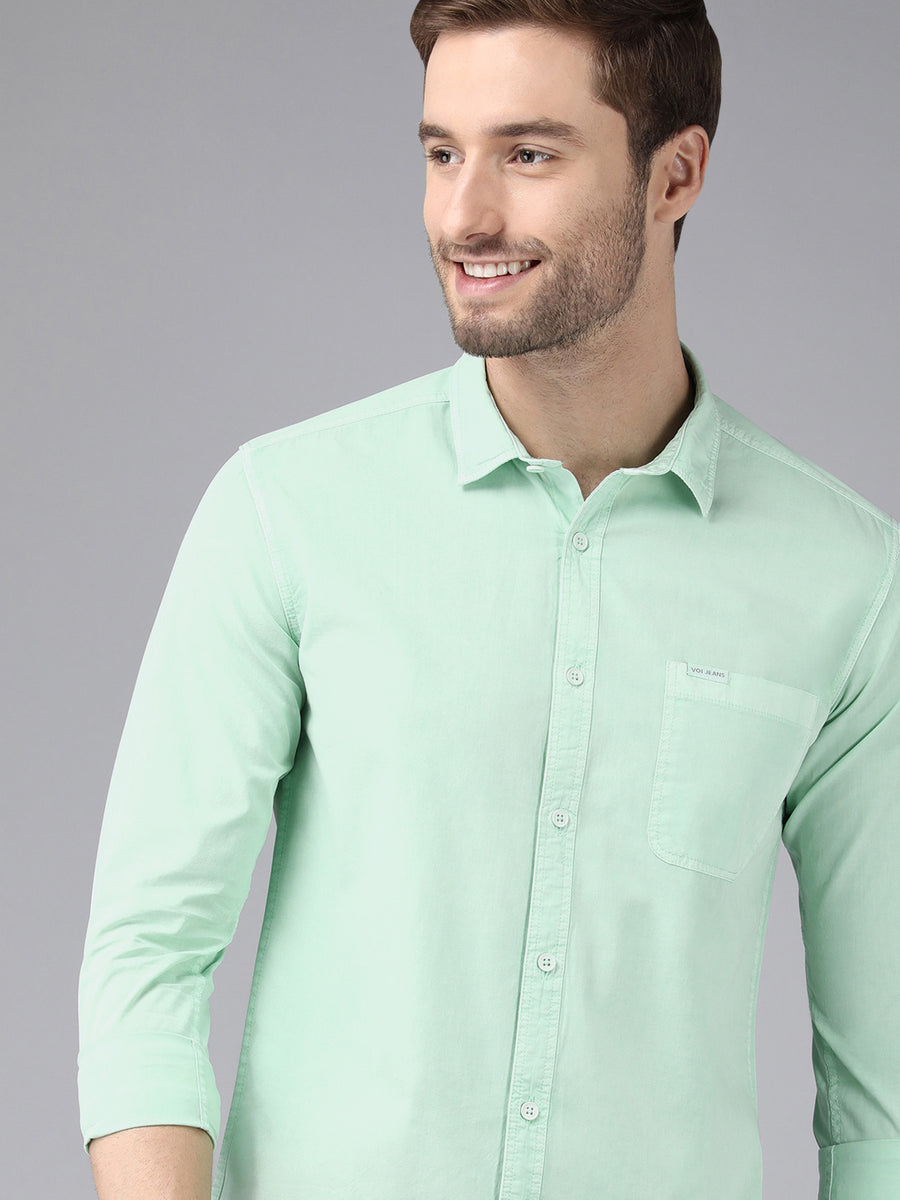 Men Solid Slim Fit Casual Shirt