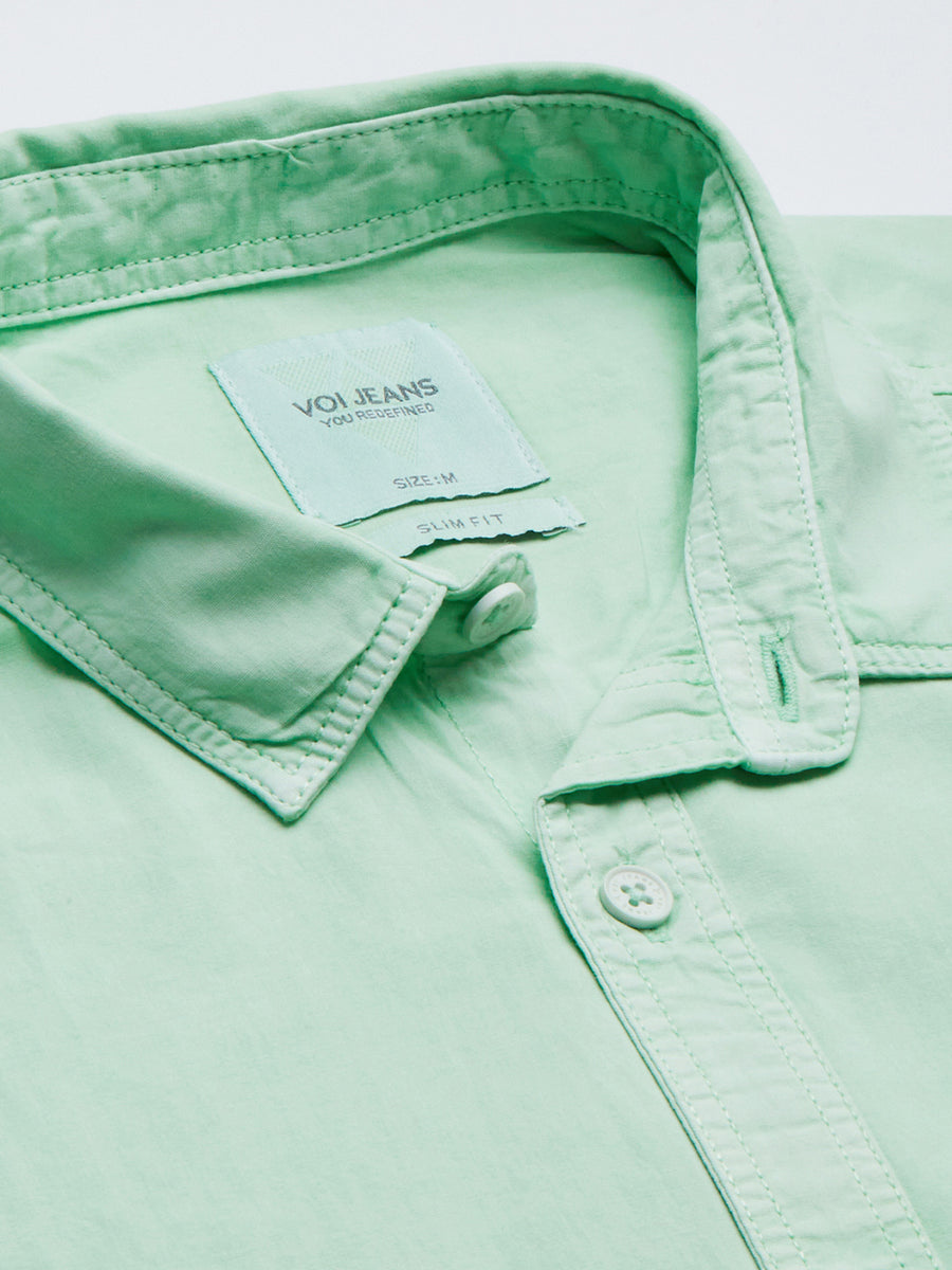 Men Solid Slim Fit Casual Shirt