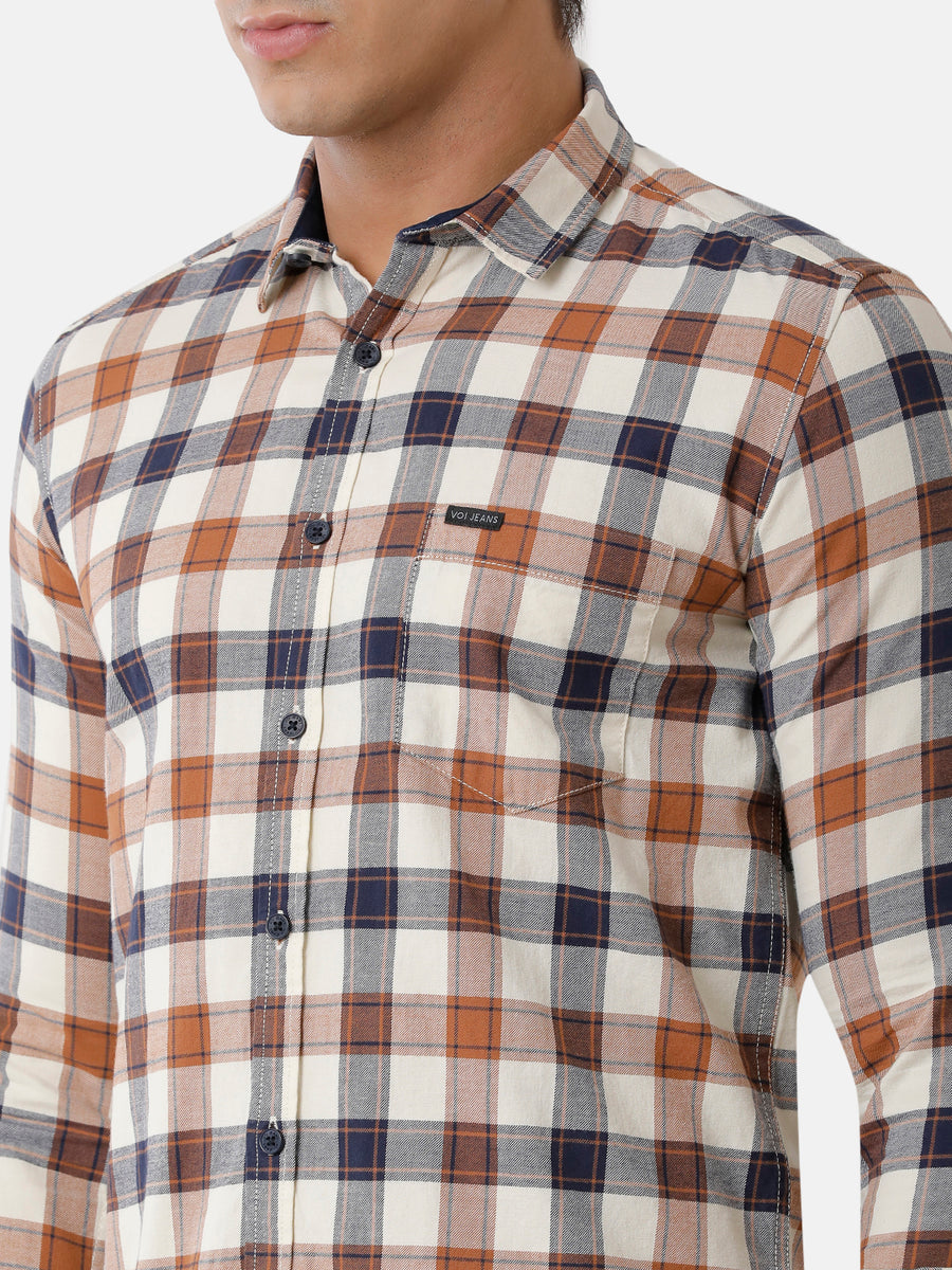 Men Checked Slim Fit Casual Shirt