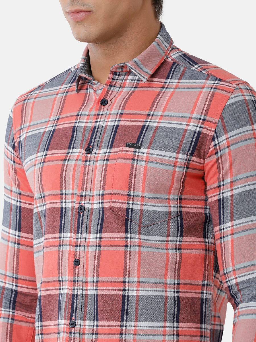 Men Checked Slim Fit Casual Shirt