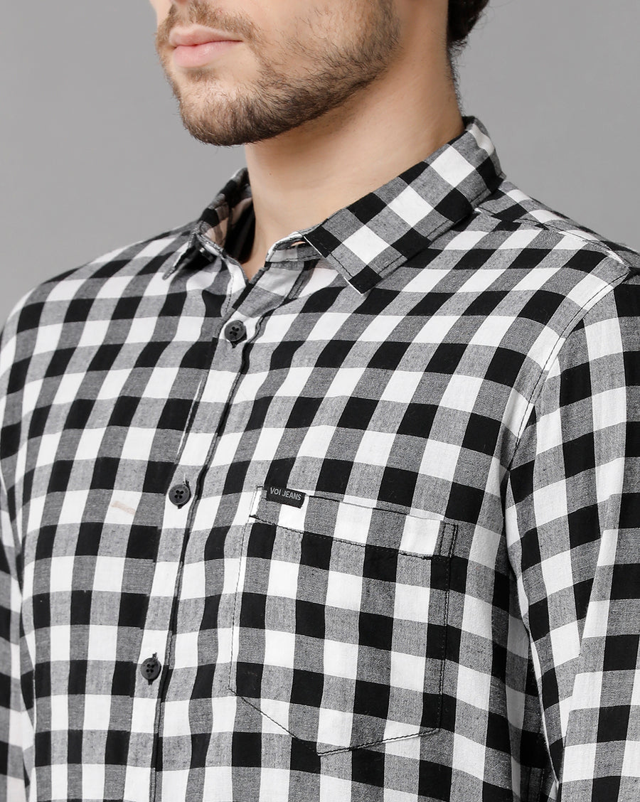 Men Checks Slim Fit Casual Shirt