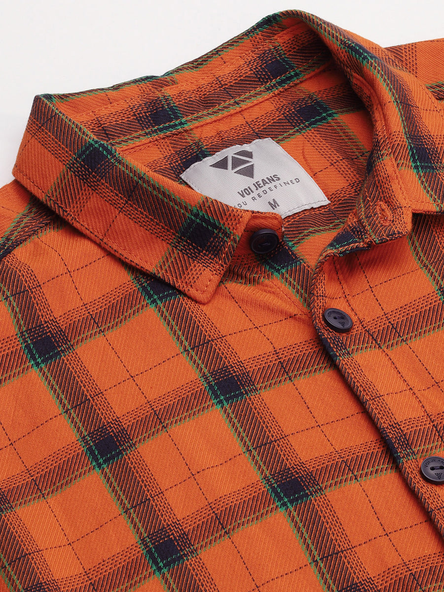 Men Checked Slim Fit Casual Shirt