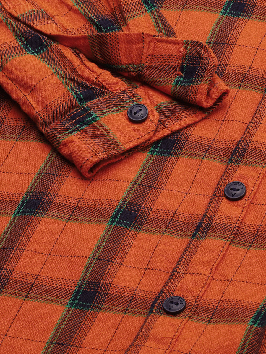 Men Checked Slim Fit Casual Shirt