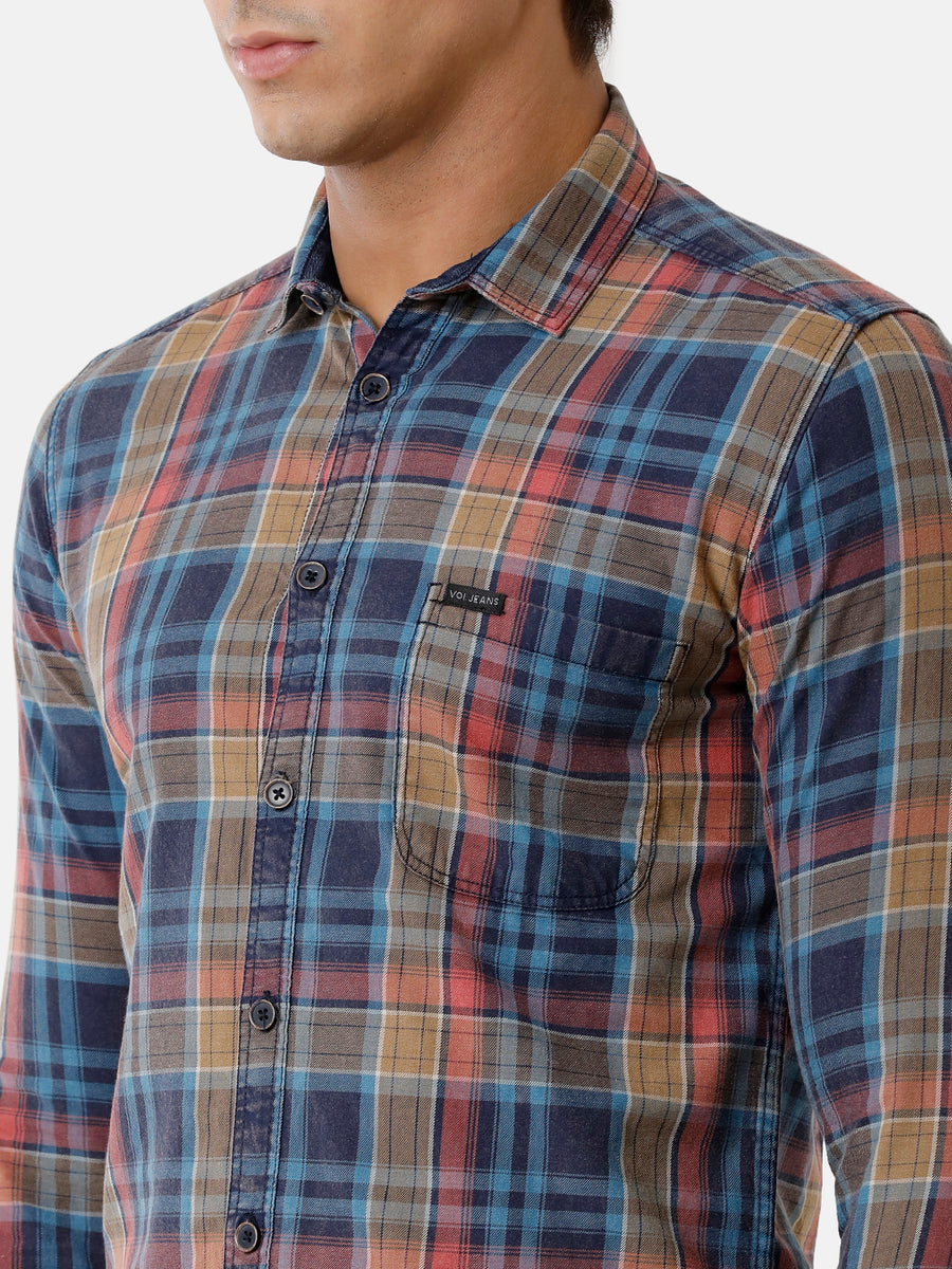 Men Checked Slim Fit Casual Shirt