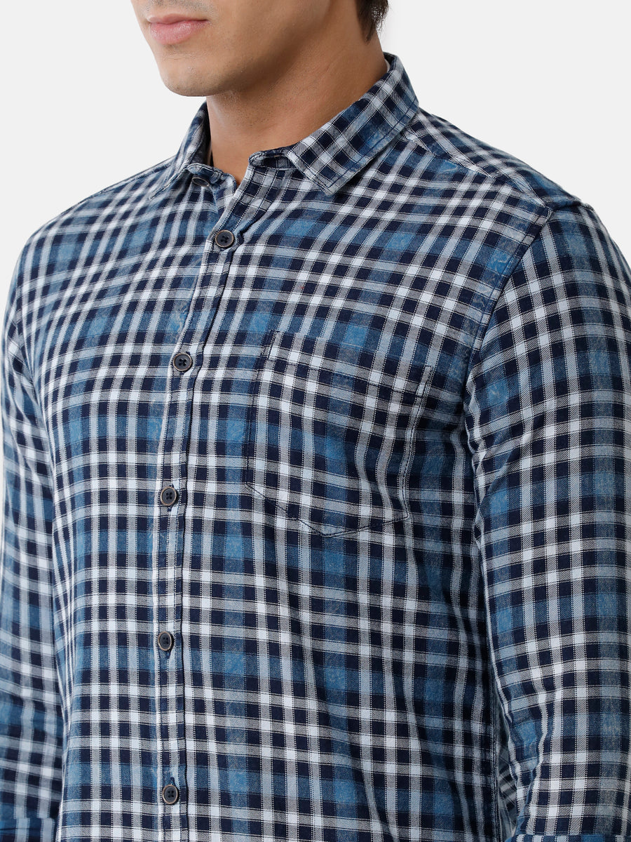 Men Checked Slim Fit Casual Shirt